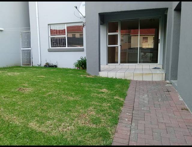 2 BEDROOM TOWNHOUSE FOR SALE IN VORNA VALLEY